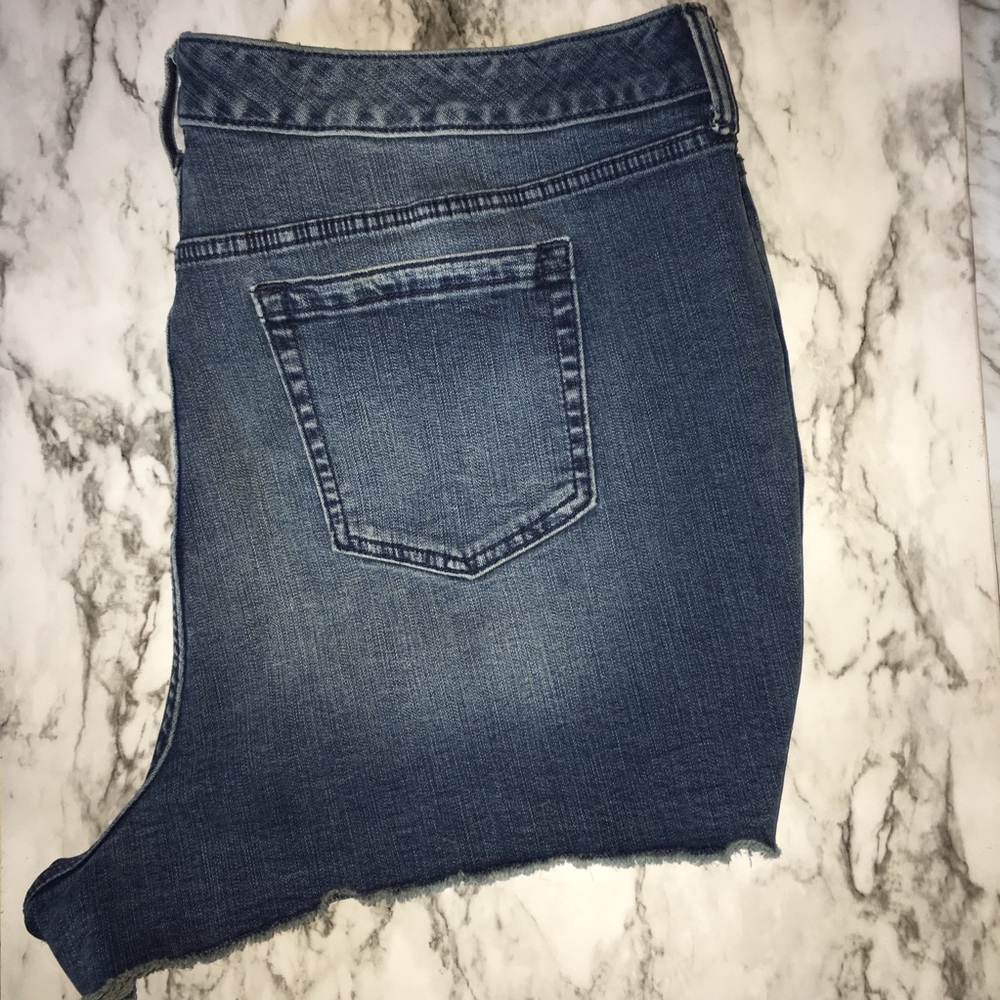 TORRID floral embroidered denim shorts 26 - Picture 4 of 8